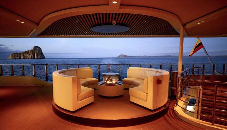 Explorer Lounge