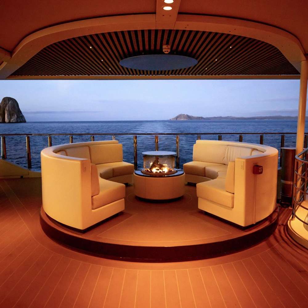 Explorer Lounge