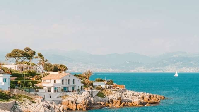 Explore a glamorous Riviera town of ramparts, yacht-filled harbours and a famous Picasso museum.