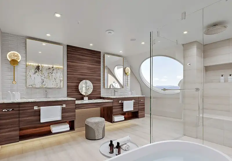 Oceania Suite