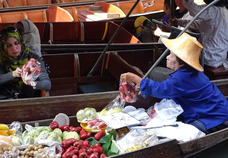 Damnoen Saduak Floating Market
