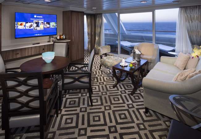 Club World Livingroom