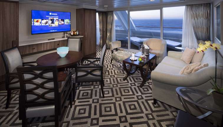 Club World Livingroom