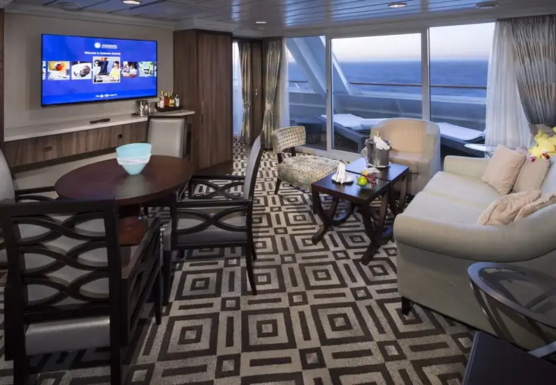 Club World Livingroom