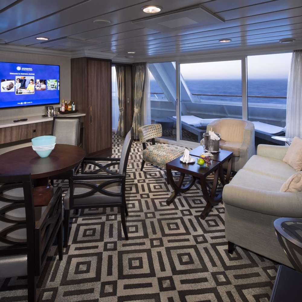 Club World Livingroom