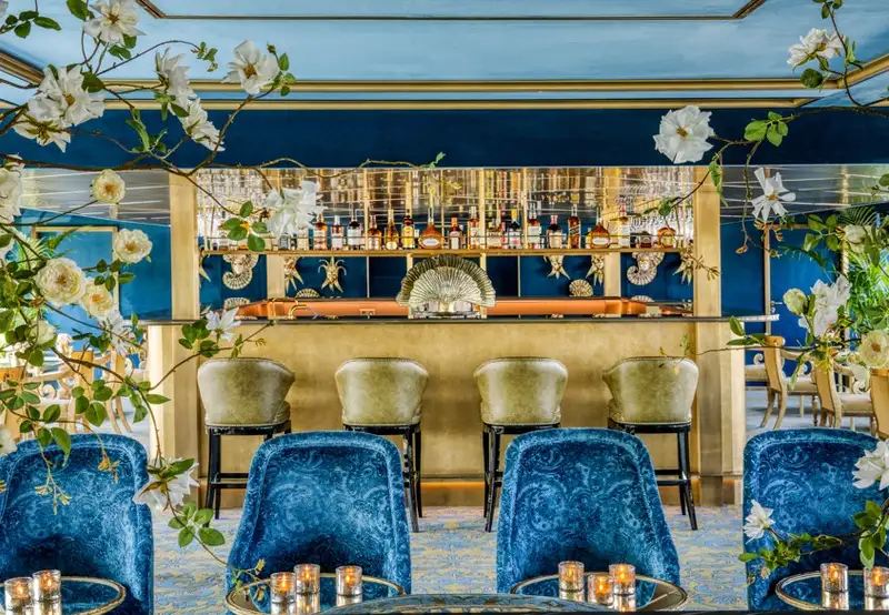 Hari's Lounge & Bar