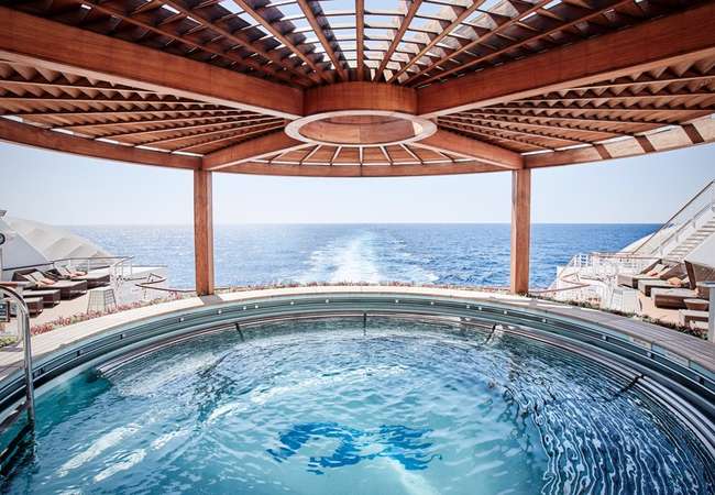 Jacuzzi on board Caribbean Princess