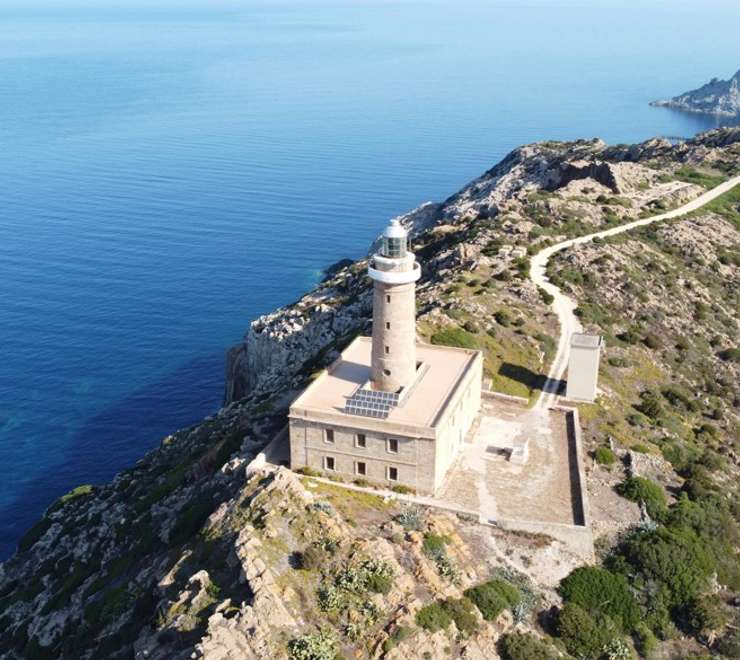 Hiking to Capo Figari