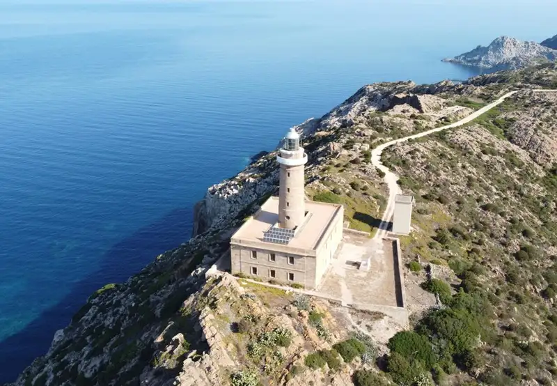 Hiking to Capo Figari
