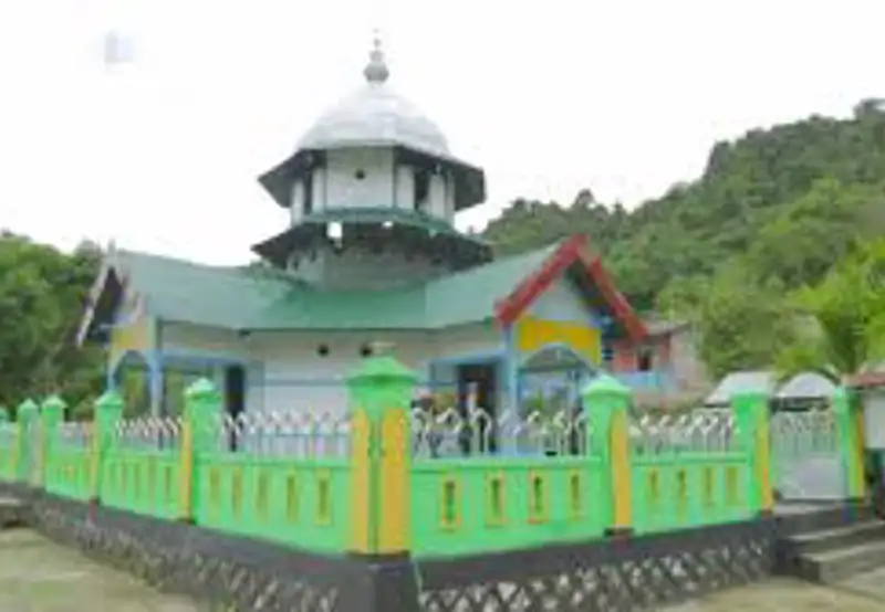 Visit Patimburak Old Mosque