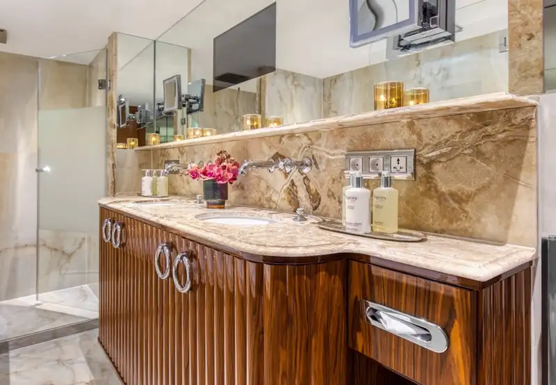 Grand Suite Bathroom