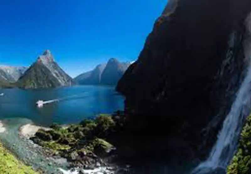 Milford Sound (Scenic Cruising)