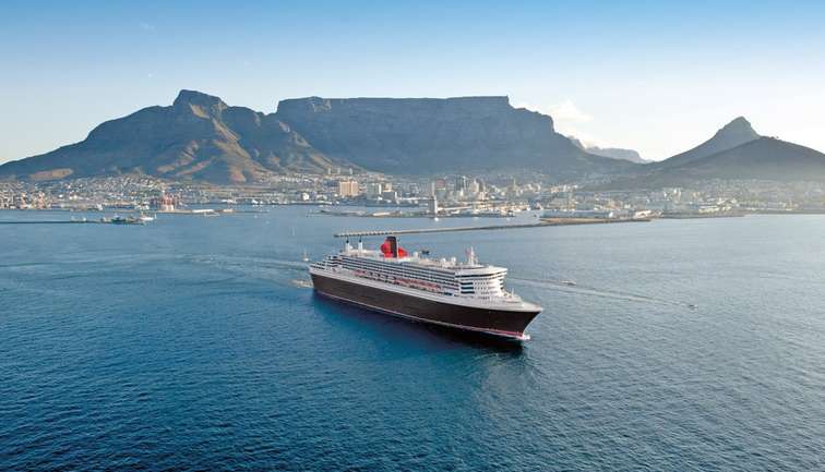Queen Mary 2 in Cape Town