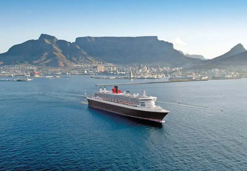Queen Mary 2 in Cape Town