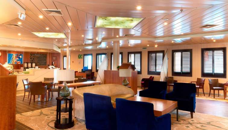 Yacht Club Cafe