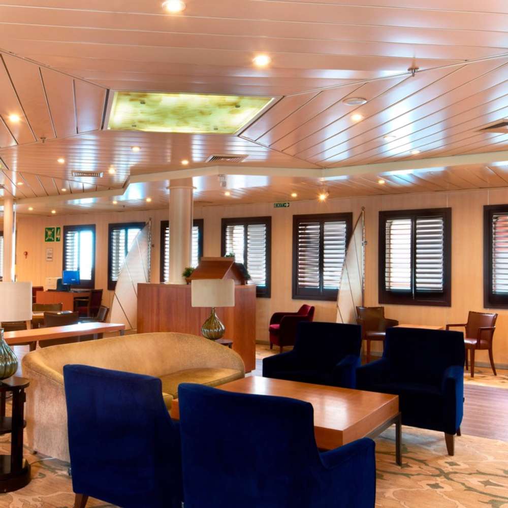 Yacht Club Cafe