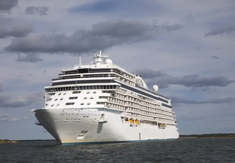  REGENT SEVEN SEAS Explorer