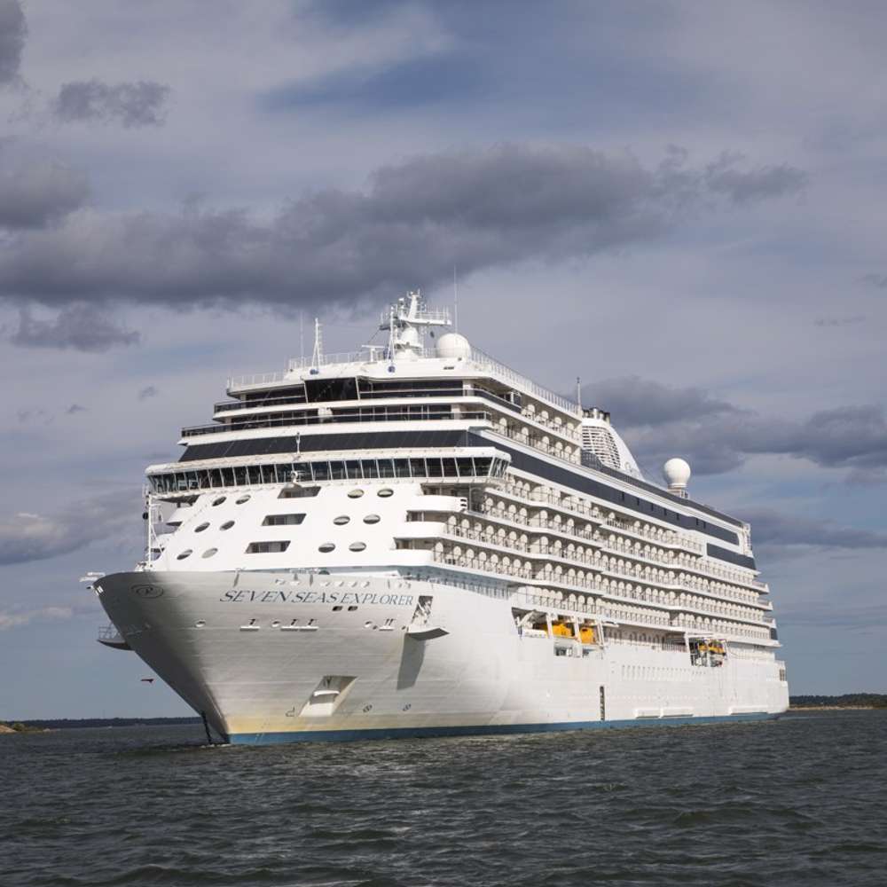  REGENT SEVEN SEAS Explorer