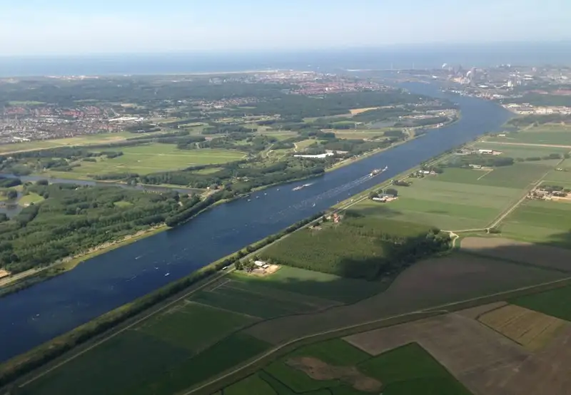 North Sea Canal - Cruising