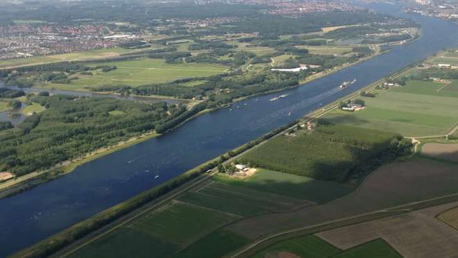 North Sea Canal - Cruising
