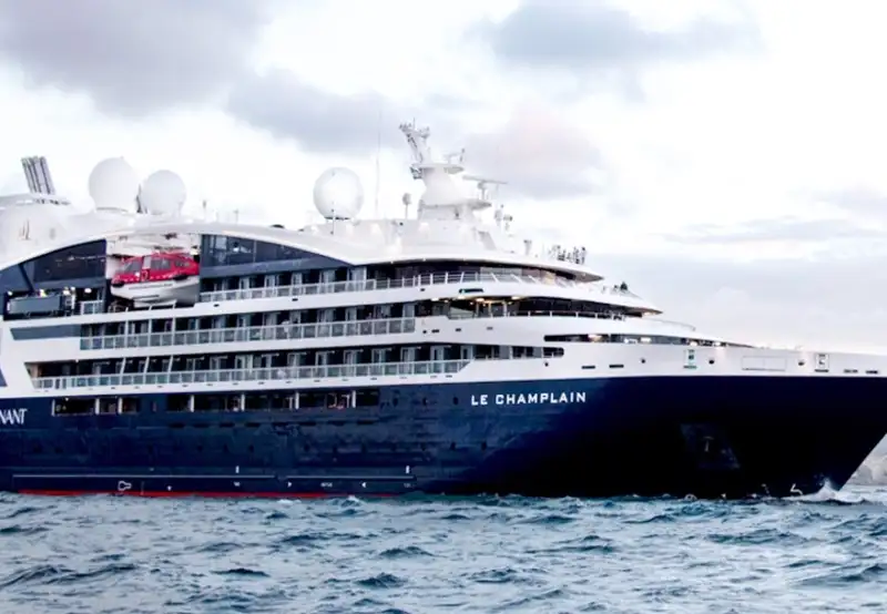 Le Champlain sailing