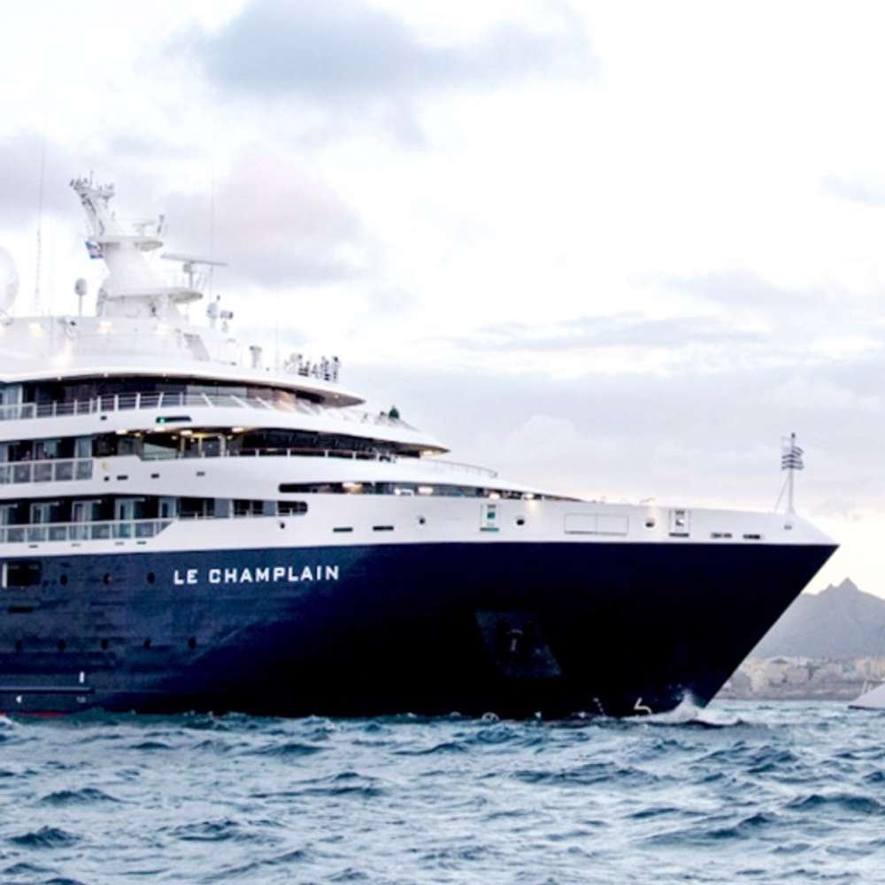 Le Champlain sailing