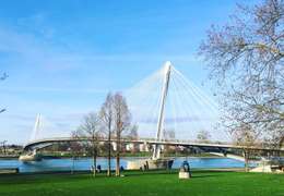 IgluCruise.Application.ViewModels.Shared.WebImageViewModel?.Description