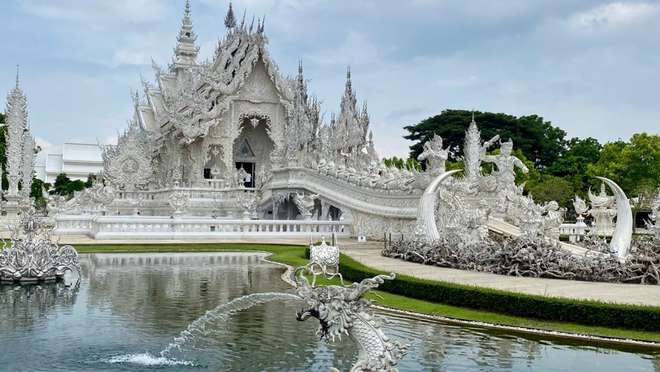 Visit the White Temple in Chiang Rai