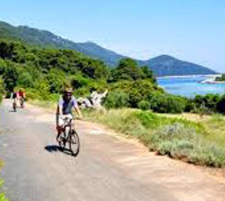 Cycle the Sipan Valley