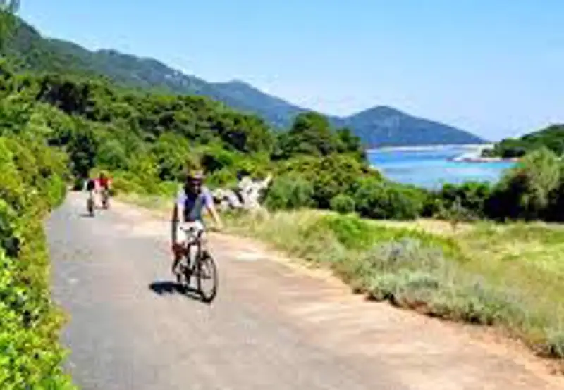 Cycle the Sipan Valley
