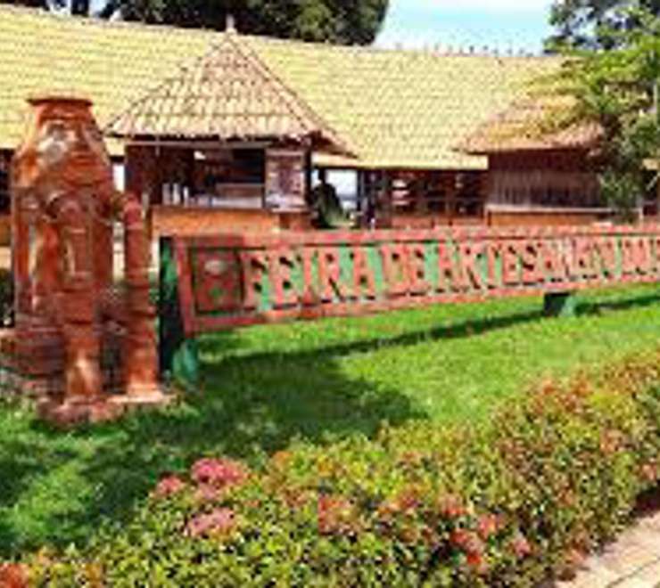 Tour the Paracuri Artisan Workshops