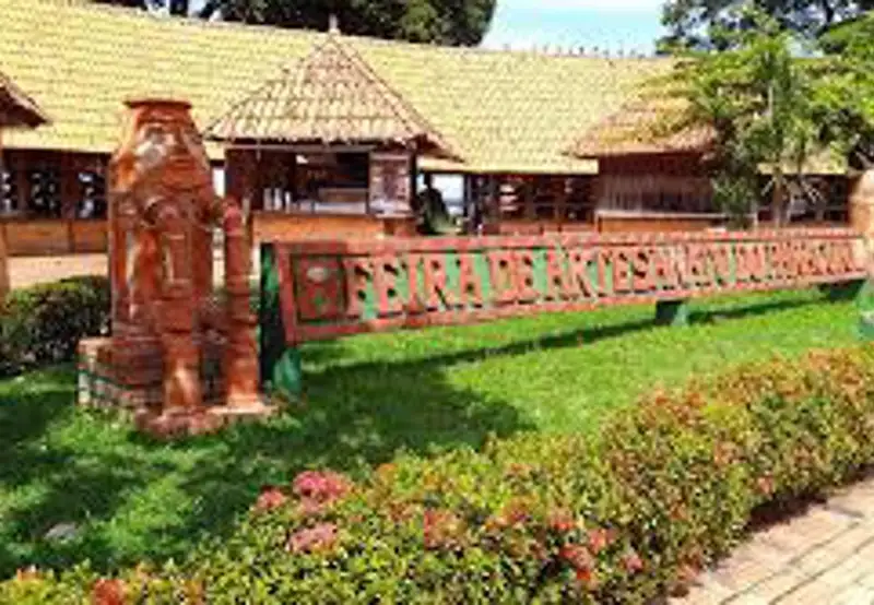 Tour the Paracuri Artisan Workshops