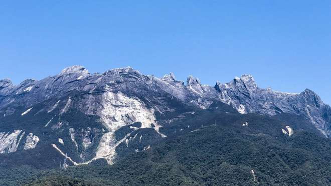 Visit Poring Hot Springs and Kinabalu National Park