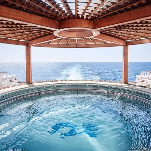 Jacuzzi on board Sky Princess