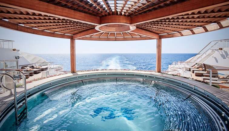 Jacuzzi on board Sky Princess