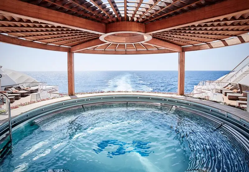 Jacuzzi on board Sky Princess