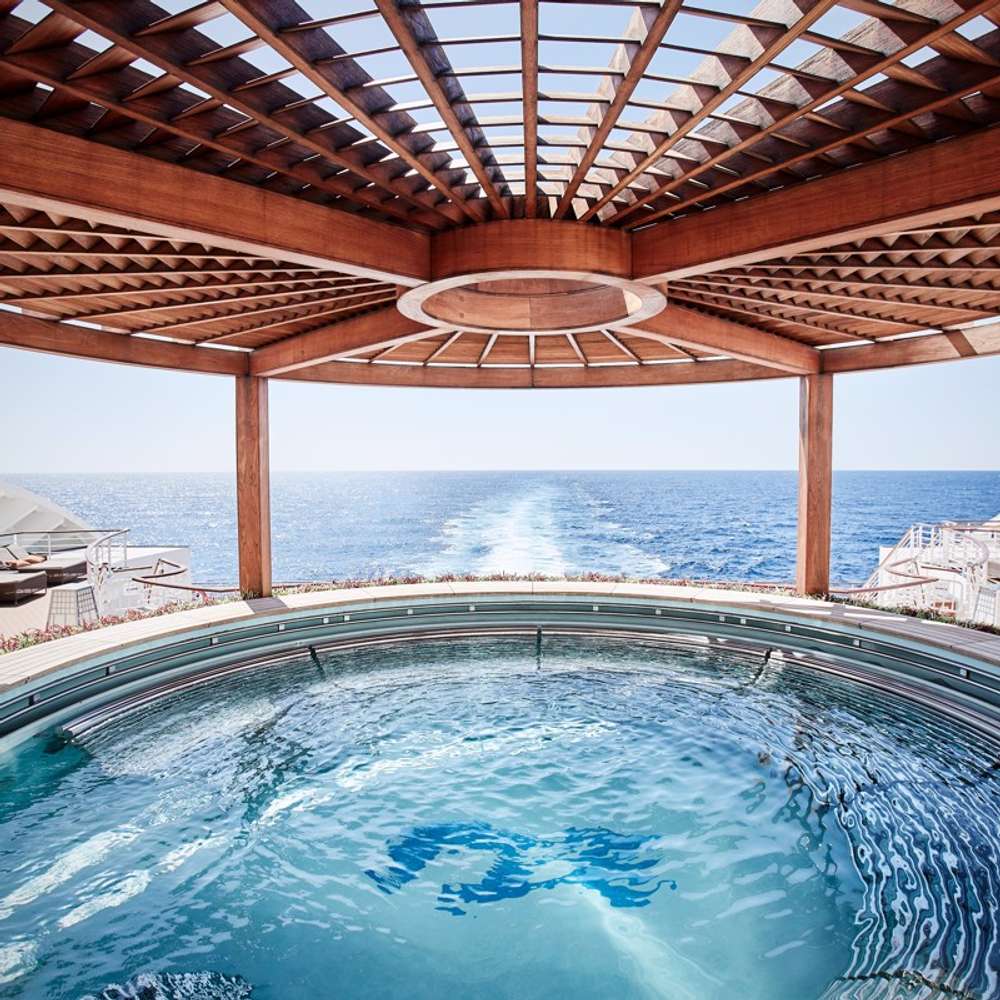 Jacuzzi on board Sky Princess