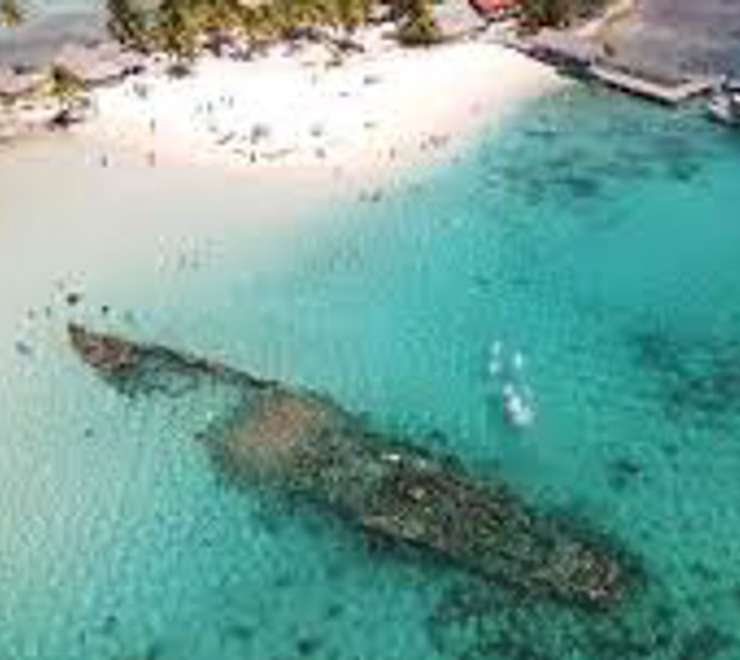 Shipwreck Snorkelling at Isla Perro