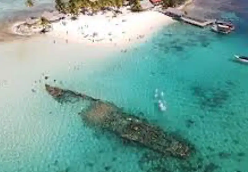 Shipwreck Snorkelling at Isla Perro