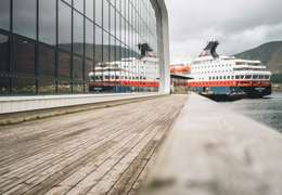 IgluCruise.Application.ViewModels.Shared.WebImageViewModel?.Description