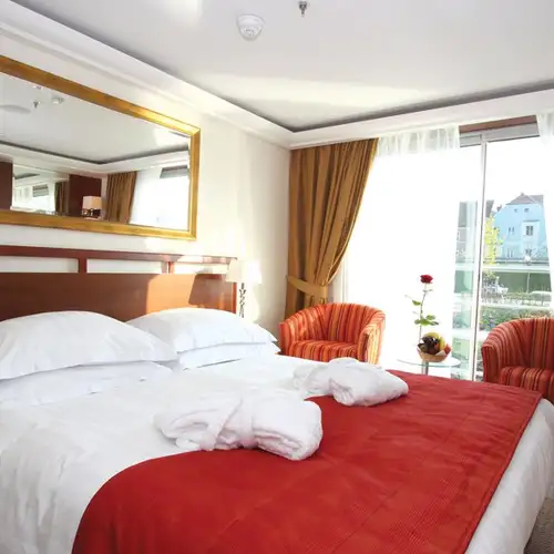 Image related to AmaLyra