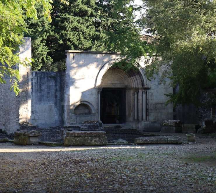 Les Alyscamps and the Church of Saint-Honorat