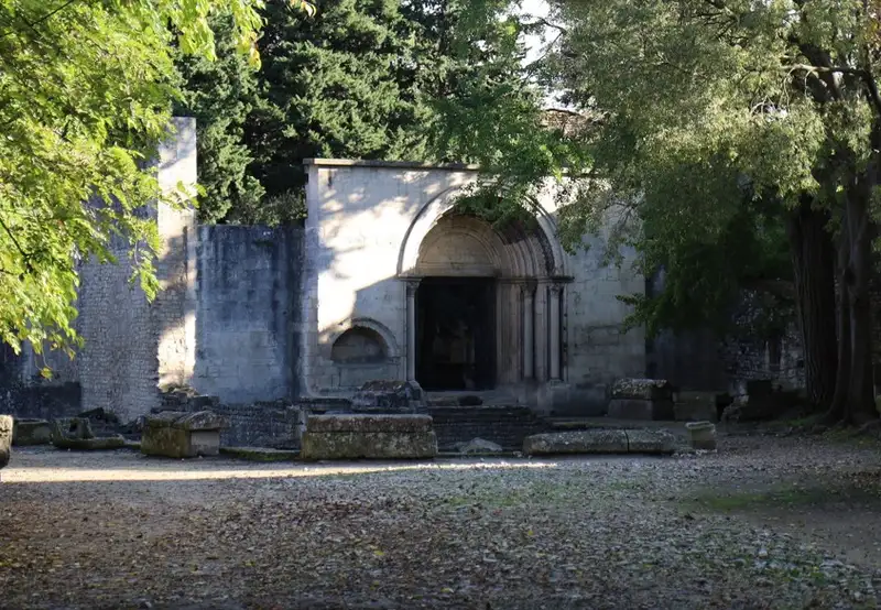 Les Alyscamps and the Church of Saint-Honorat