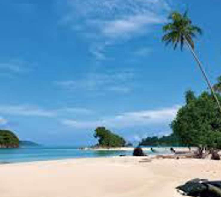 Auri Islands - Cenderawasih Bay - Overnight onboard