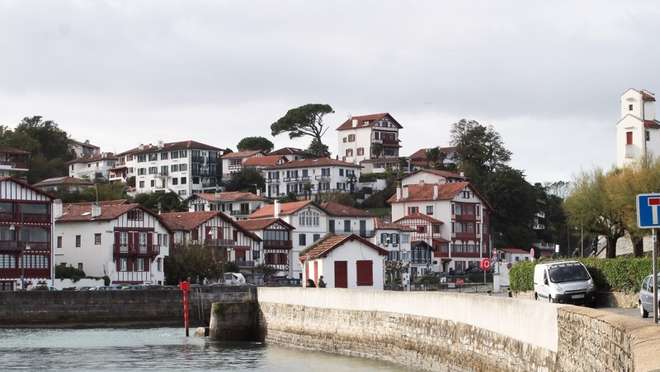 Savour the charm of an elegant Basque resort beside a beautiful sheltered bay.