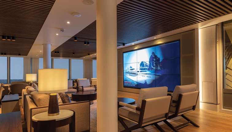 Explorer Lounge