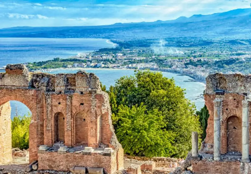 Giardini Naxos (tours to Taormina)