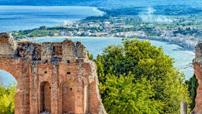 Giardini Naxos (tours to Taormina)