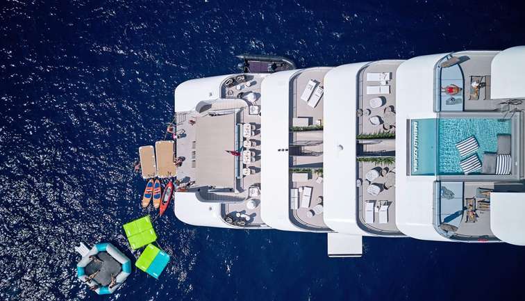 Back of Emerald Azzura