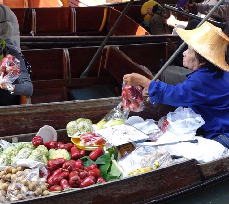 Damnoen Saduak Floating Market